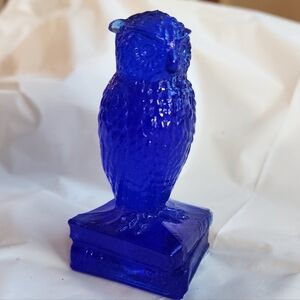 Degenhart Cobalt Blue Glass Wise Ole Owl on Books Glow Purple 3.5" Paperweight